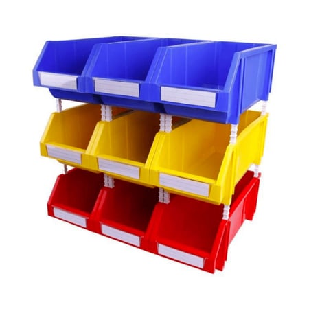 مجموعة من حاويات التخزين بألوان مختلفة مكدسة فوق بعض