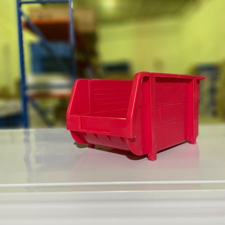 علب منظمة لقطع الغيار لون احمر