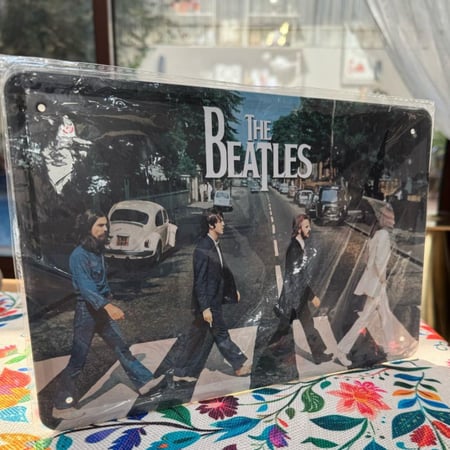 لوحة معدنية