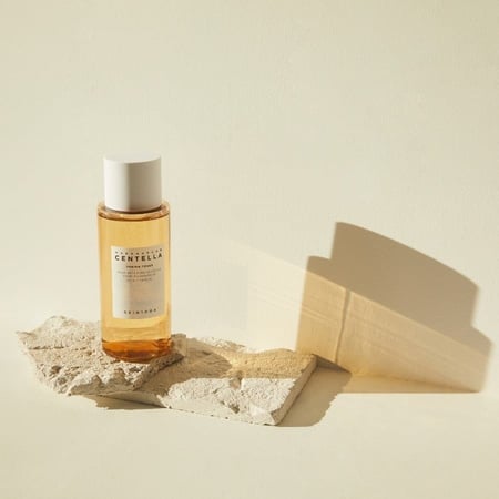 تونر مدغشقر المقشر والمرطب بالسنتيلا من سكين 1004 عبوة 400 مل