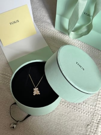 سلسال TOUS ذهبي