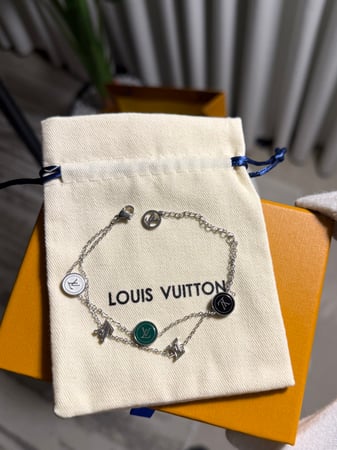 إسوارة LOUIS VUITTON معدن ذهبي