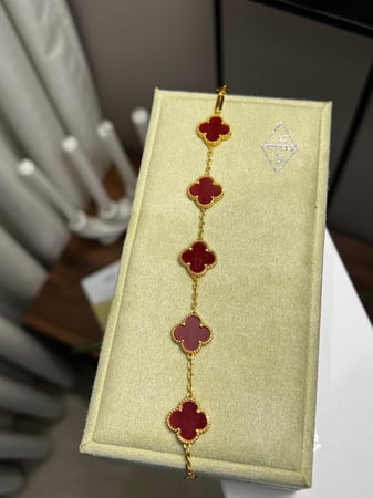 إسوارة Van cleef ذهبي - عودي