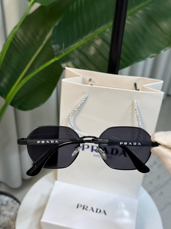 نظارة PRADA اطار اسود - عدسة اسود
