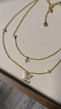 سلسال LOUIS VUITTON ذهبي