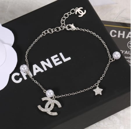 إسوارة CHANEL فضي