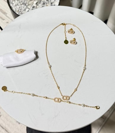 طقم DIOR ذهبي 4 قطع