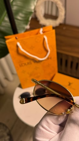 نظارة LOUIS VUITTON ( لونين )