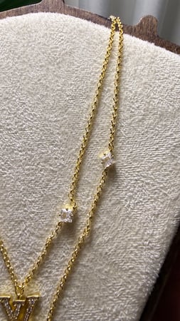 سلسال LOUIS VUITTON ذهبي