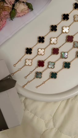 أسوارة Van cleef ذهبي ملون