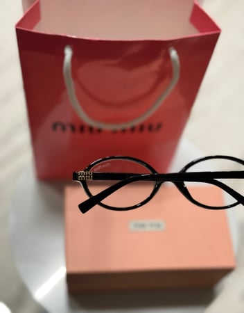 نظارة MIU MIU  بيضاوي - أطار اسود عدسة شفافة