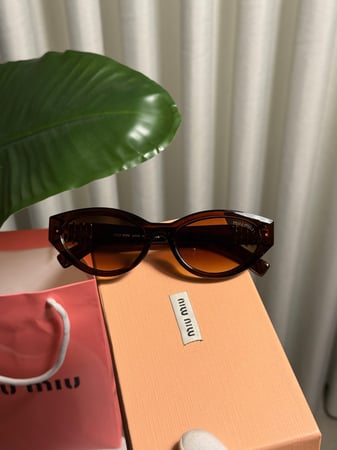 نظارة miu miu عين القط  - بني