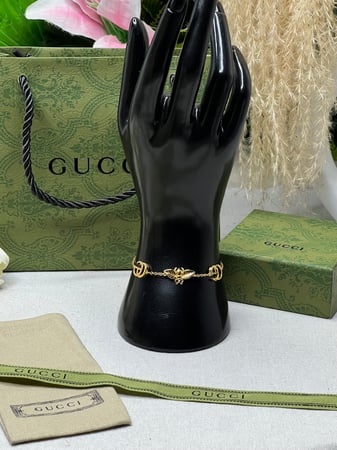 اسوارة GUCCI ذهبي ماستر كواليتي