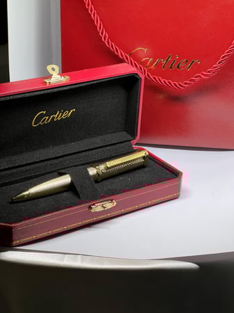 قلم حبر من مجموعة سانتوس دو كارتيه