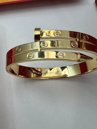 إسوارة carter ذهبي