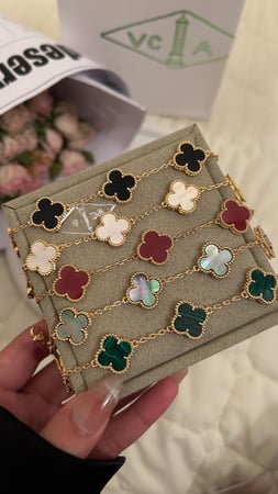 أسوارة Van cleef ذهبي ملون