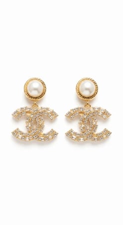 حلق CHANEL ذهبي