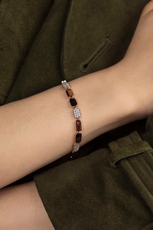 أسوارة  داينتي قولد روز apm