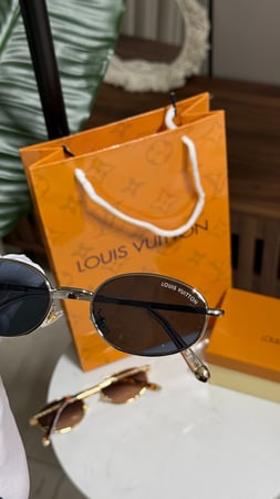 نظارة LOUIS VUITTON ( لونين )