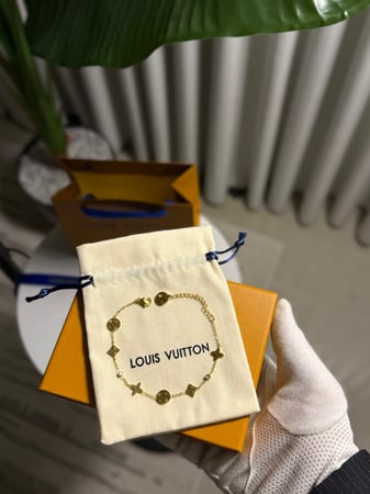 إسوارة LOUIS VUITTON معدن ذهبي ماستر كواليتي