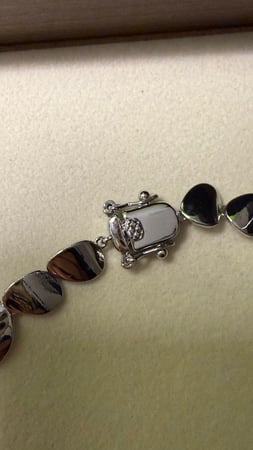 سلسال شوكر Galet- apm ( ذهبي -فضي )