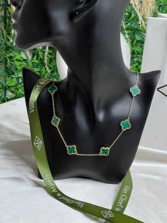سلسال Van cleef المميز ذهبي -أخضر