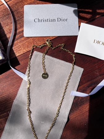 سلسال Dior ذهبي - لؤلؤة