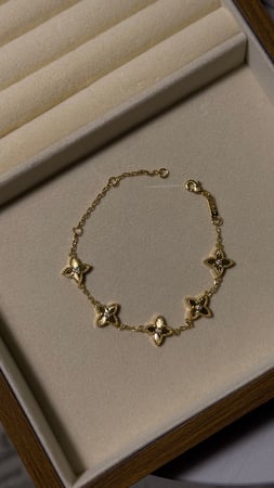 إسوارة Van cleef ذهبي