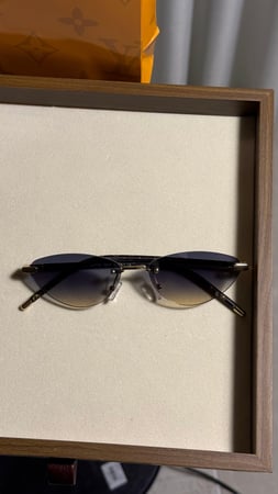 نظارة LOUIS VUITTON