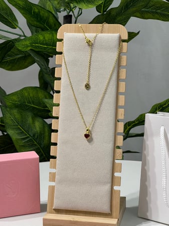 سلسال سوارفيسكي ذهبي قلب أحمر