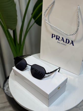نظارة PRADA اطار اسود - عدسة اسود