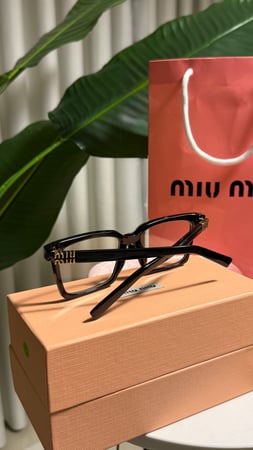 نظارة miu miu أطار اسود عدسة شفاف