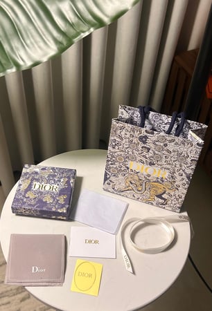 إسوارة Christian Dior فضي