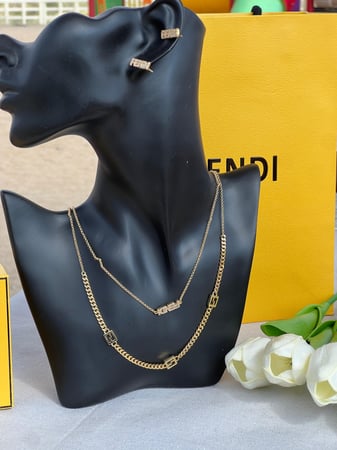 طقم FENDI معدن ذهبي ماستر كواليتي