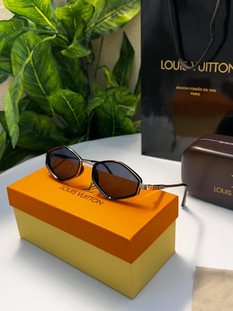 نظارة LOUIS VUITTON - ملون