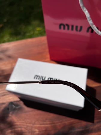 نظارة MIU MIU أطار ذهبي - عدسة أسود