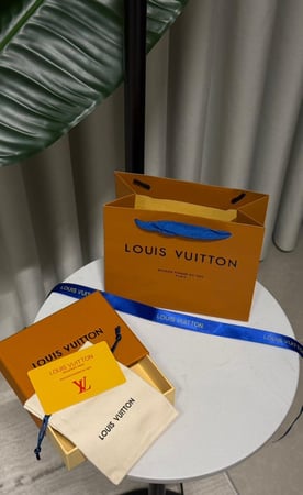 سلسال LOUIS VUITTON ذهبي