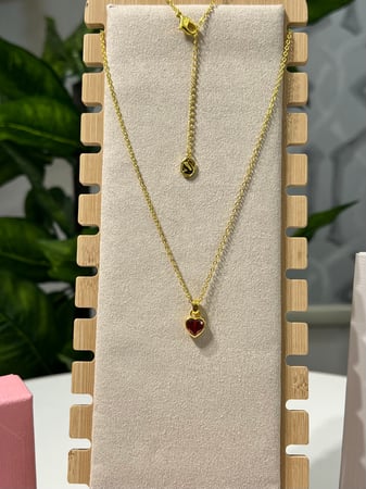 سلسال سوارفيسكي ذهبي قلب أحمر