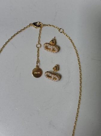 طقم DIOR ذهبي 4 قطع