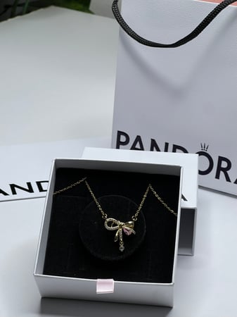 سلسال باندورا PANDORA ذهبي -  وردي مع كرستال