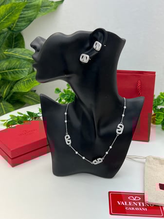 سلسال مع حلق VALENTINO فضي