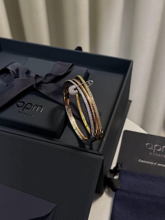 إسوارة المشبك apm ( فضي - مكس )