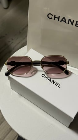 نظارة CHANEL عدسة وردي مدرج