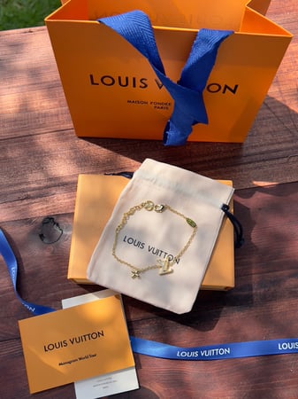 إسوارة LOUIS VUITTON معدن ذهبي