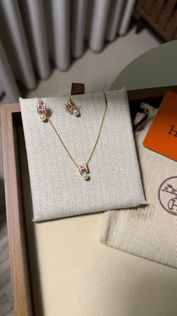 سلسال + حلق hermes ذهبي - وردي
