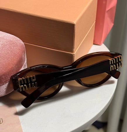 نظارة miu miu عين القط  - بني