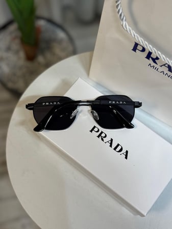 نظارة PRADA اطار اسود - عدسة اسود