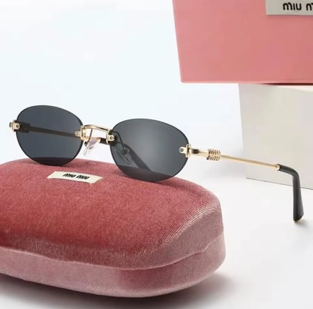 نظارة miu miu أطار ذهبي عدسة أسود