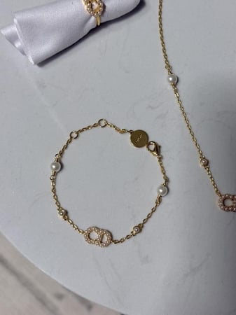 طقم DIOR ذهبي 4 قطع