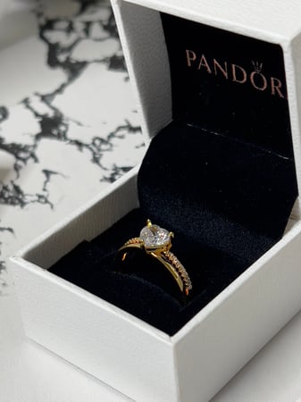 خاتم باندورا PANDORA ذهبي كرستالة فضي